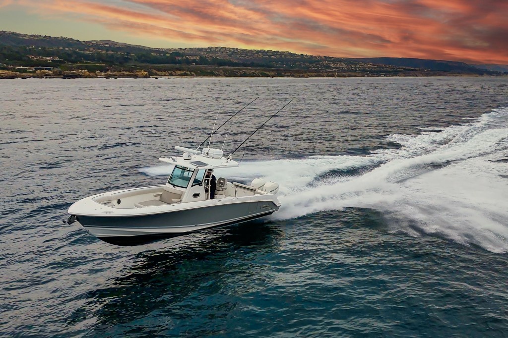 2019 Boston Whaler 330 Outrage